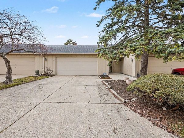 42565 Eldon Avenue, Unit 56, Clinton Twp, MI 48038