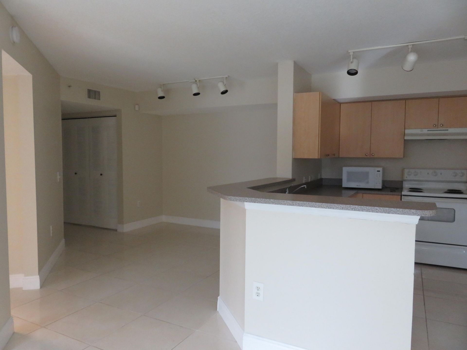 1103 Villa Circle, Boynton Beach, FL 33435 Photo