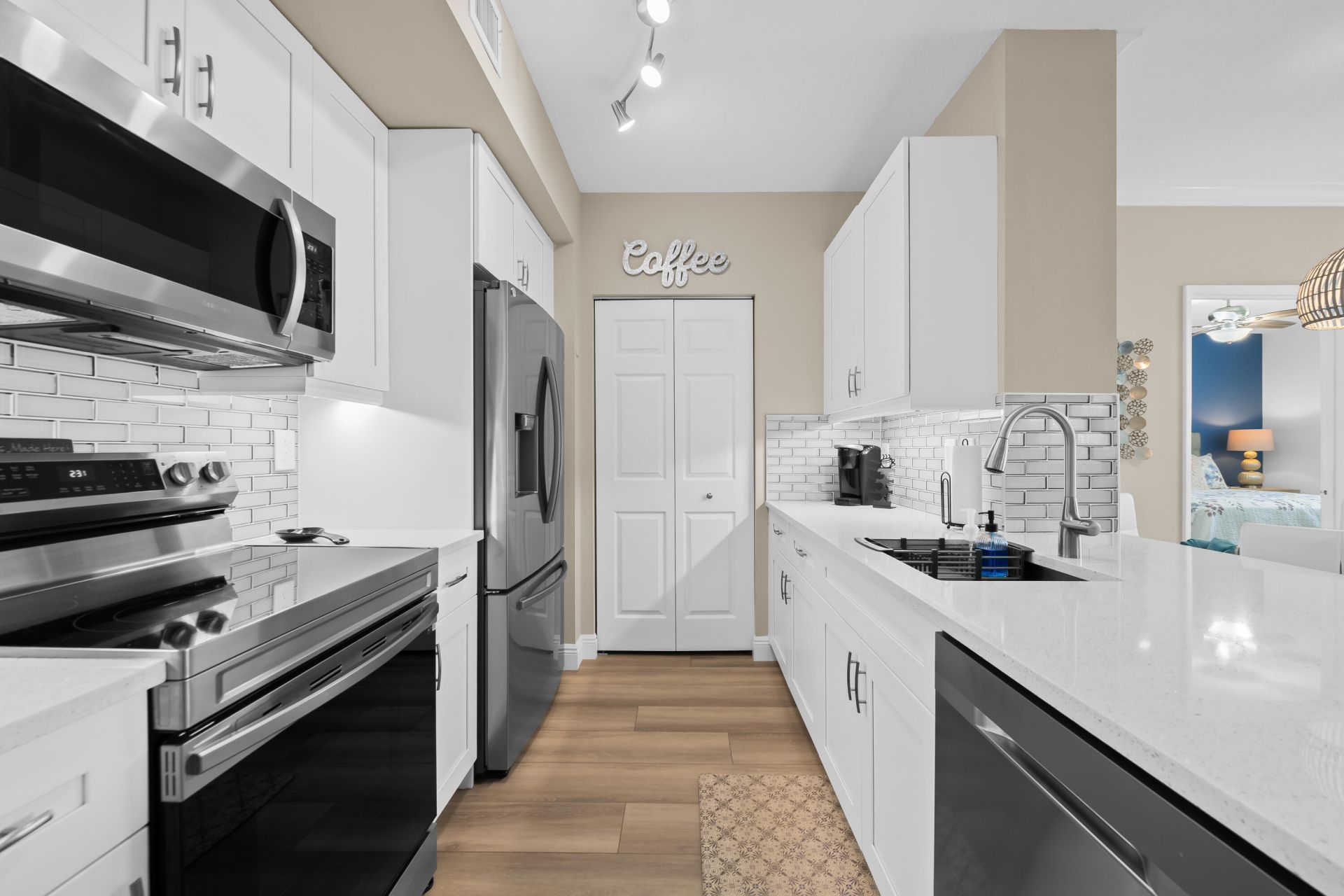 720 S Sapodilla Avenue S, Unit 502, West Palm Beach, FL 33401 Photo