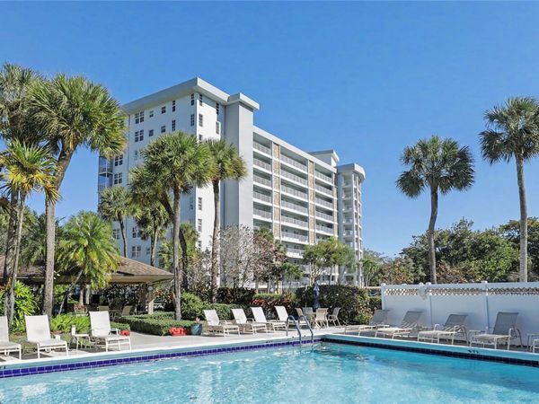 625 Oaks Drive, Unit 808, Pompano Beach, FL 33069