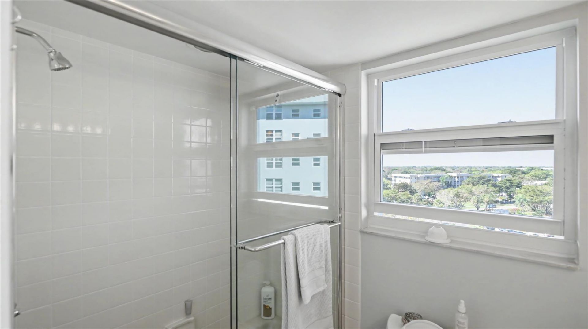 625 Oaks Drive, Unit 808, Pompano Beach, FL 33069 Photo