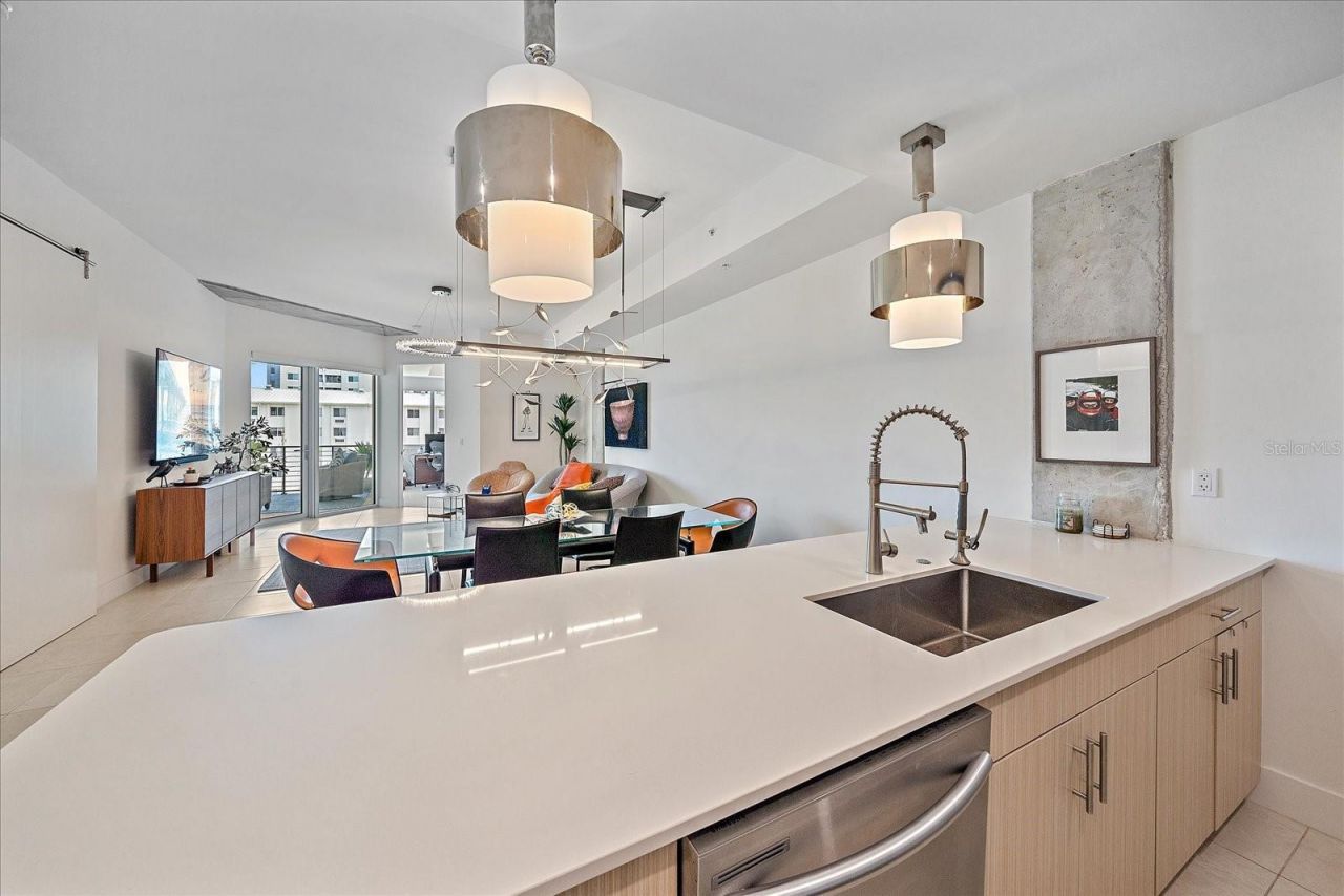 332 Cocoanut Avenue, Unit 406, Sarasota, FL 34236 Photo