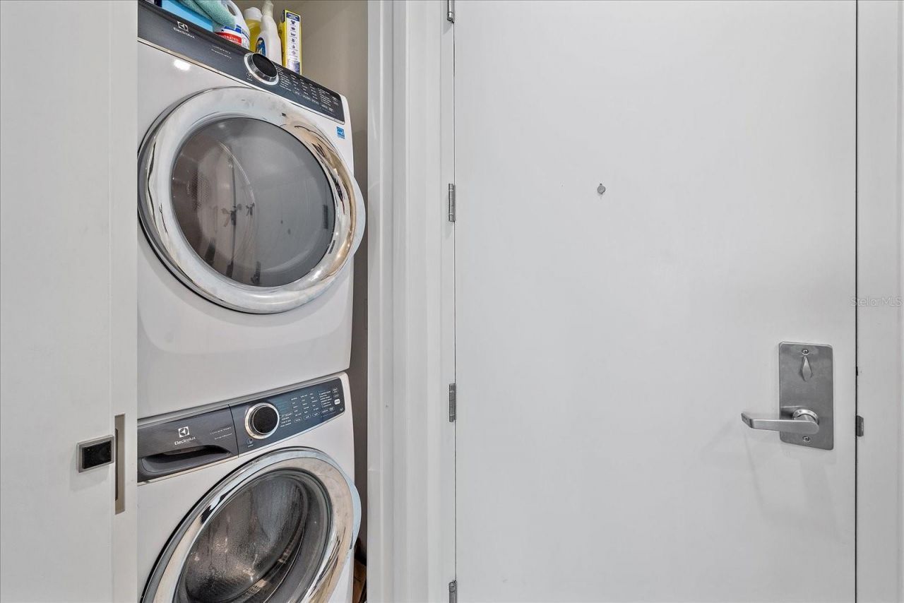 332 Cocoanut Avenue, Unit 406, Sarasota, FL 34236 Photo