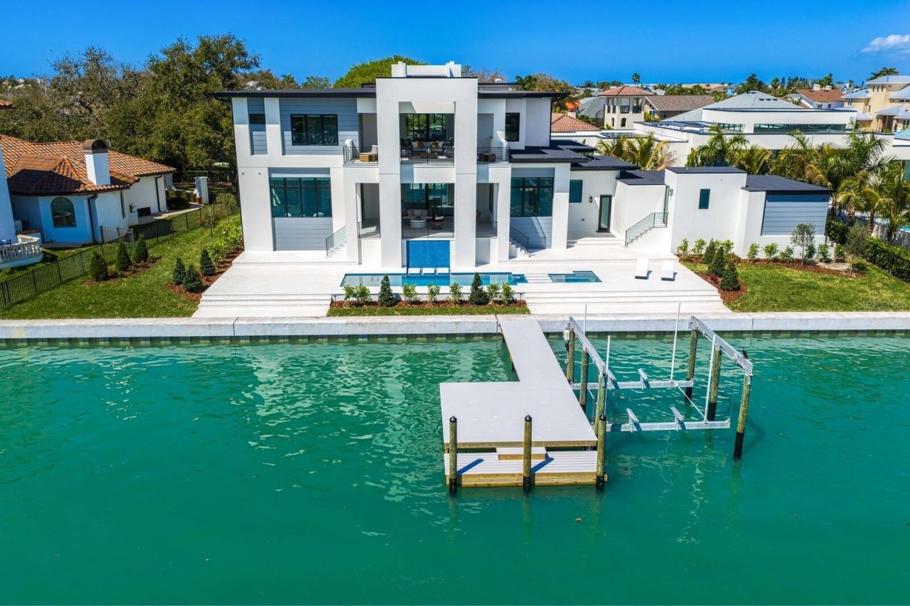 500 Barcelona Drive, Saint Petersburg, FL 33715 Photo