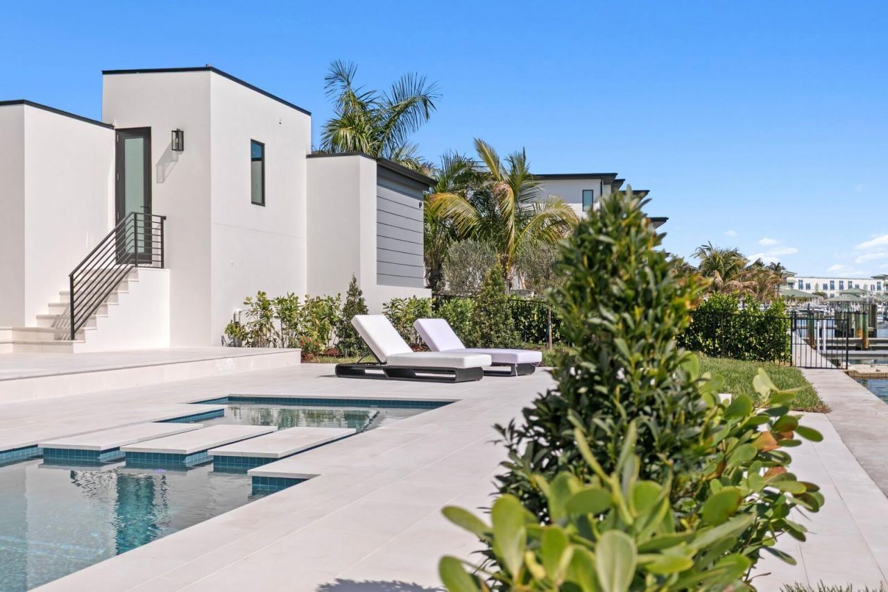 500 Barcelona Drive, Saint Petersburg, FL 33715 Photo