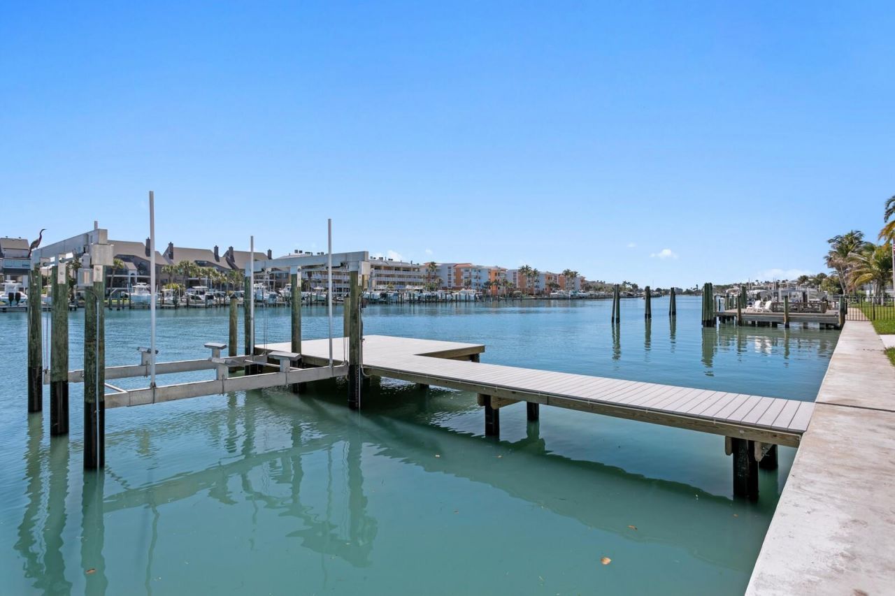 500 Barcelona Drive, Saint Petersburg, FL 33715 Photo