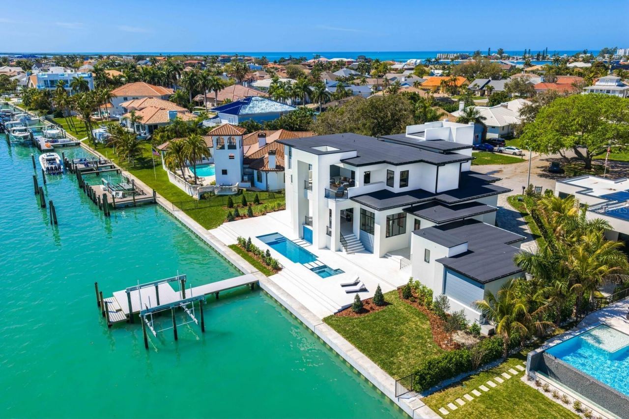 500 Barcelona Drive, Saint Petersburg, FL 33715 Photo