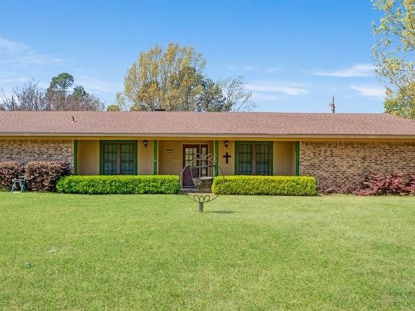 695 20th Street NE, Paris, TX 75460