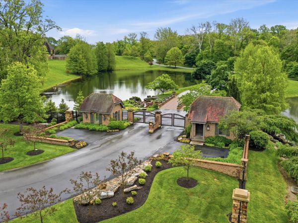 1 Woodard Bluff, Zionsville, IN 46077