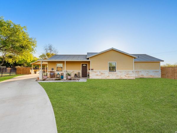 201 Bryan, Jourdanton, TX 78026