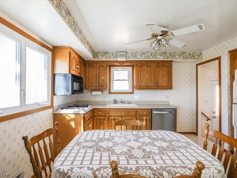 2915 Friar Drive , Parma, OH 44134 Photo 13