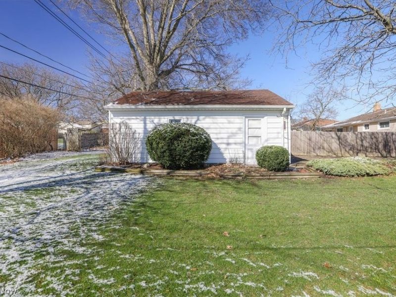 2915 Friar Drive , Parma, OH 44134 Photo 5