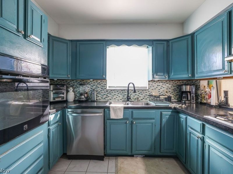 6787 Anthony Lane, Parma Heights, OH 44130 Photo 9