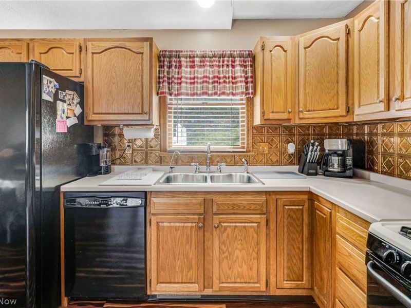 616 N James Street , East Palestine, OH 44413 Photo 21