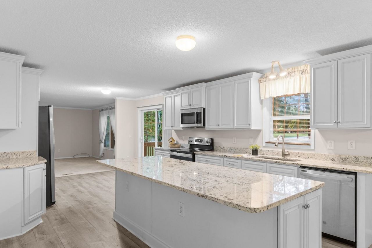 1585 Stone Ave. Photo 10