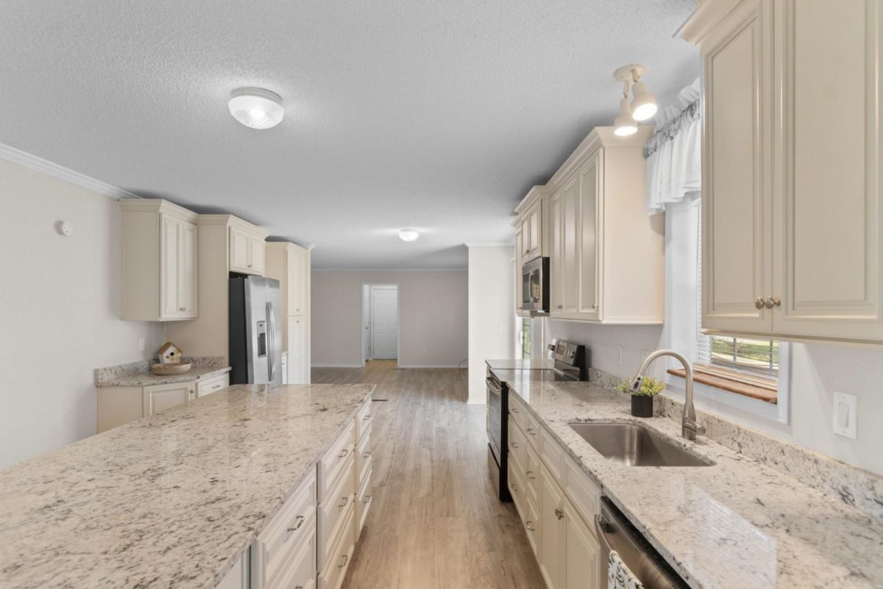 1585 Stone Ave. Photo 12