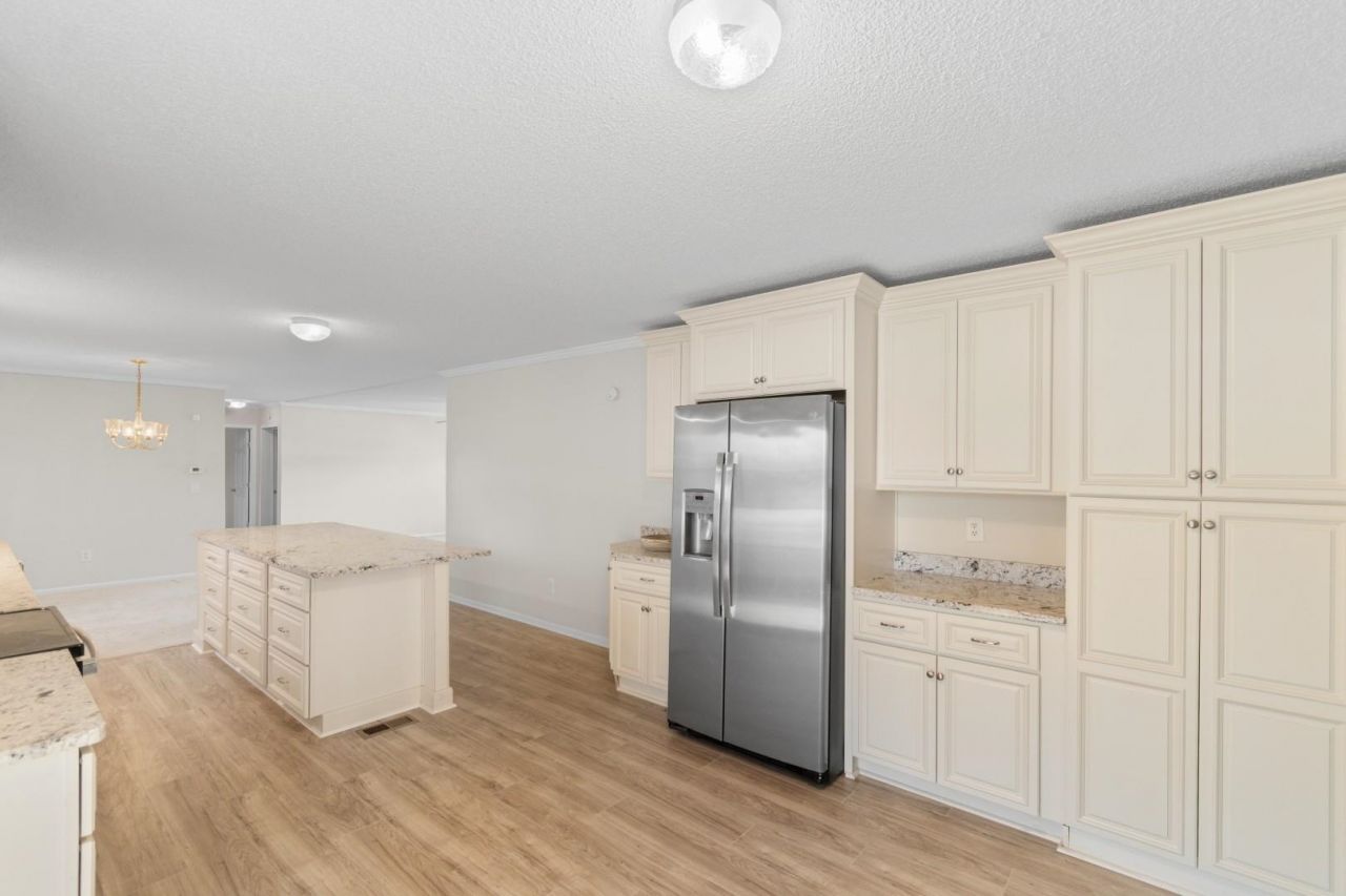 1585 Stone Ave. Photo 13