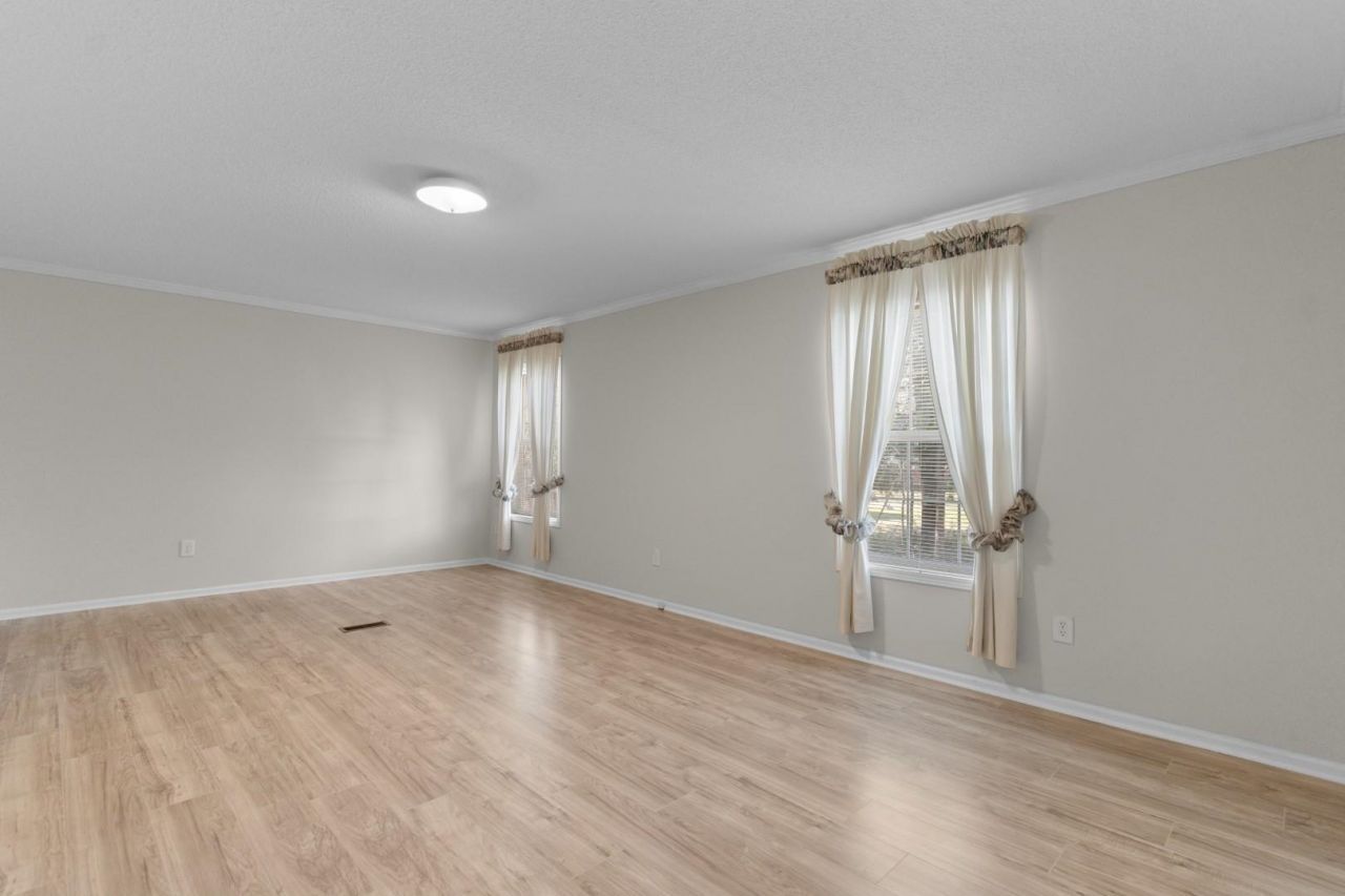 1585 Stone Ave. Photo 20