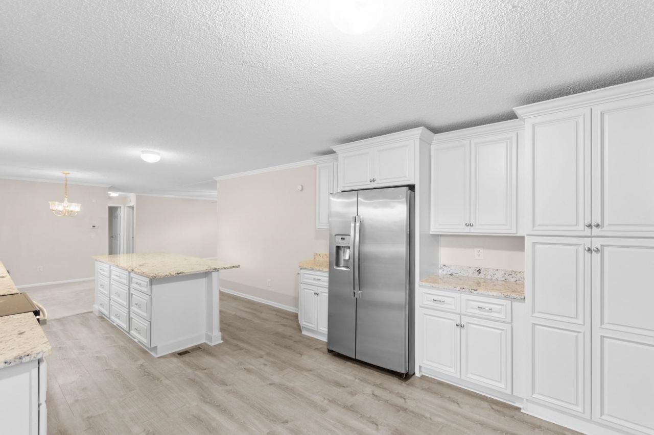 1585 Stone Ave. Photo 5