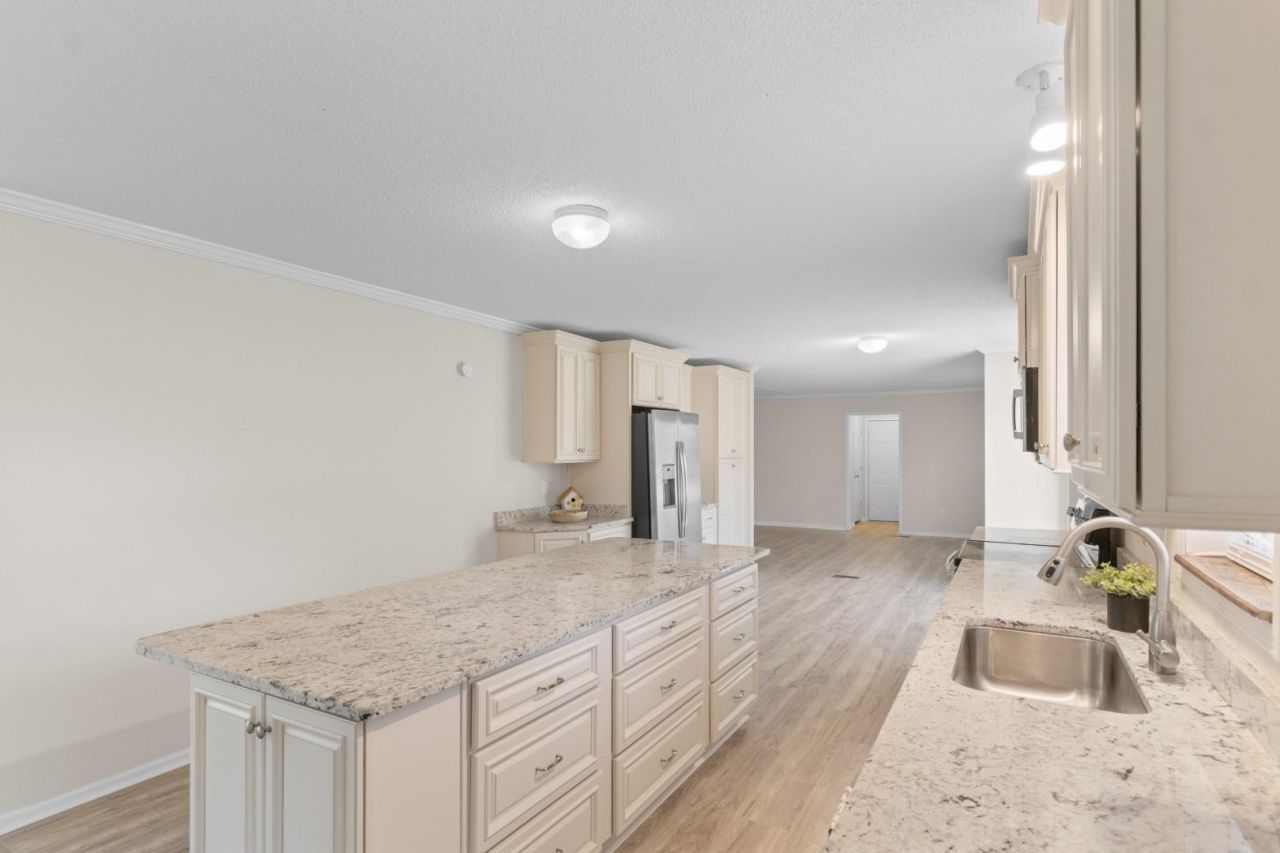 1585 Stone Ave. Photo 6