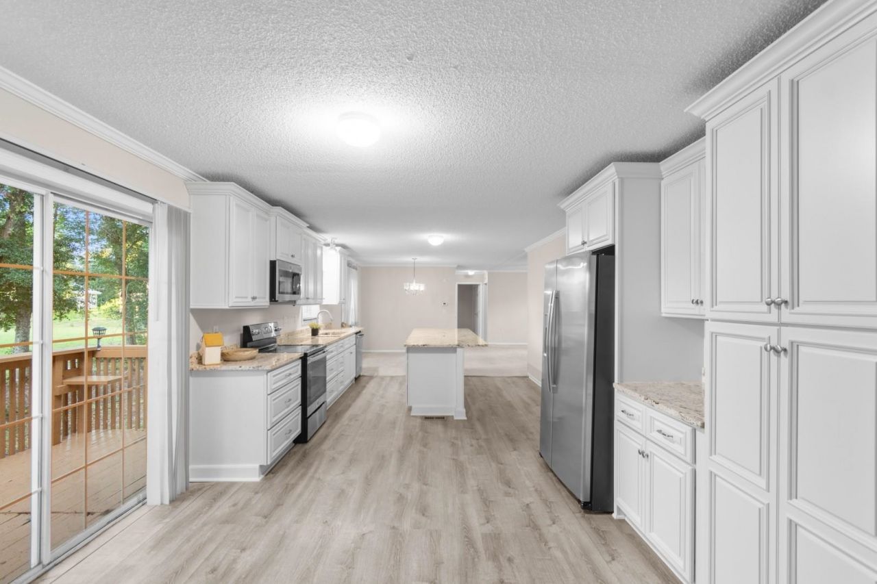 1585 Stone Ave. Photo 7