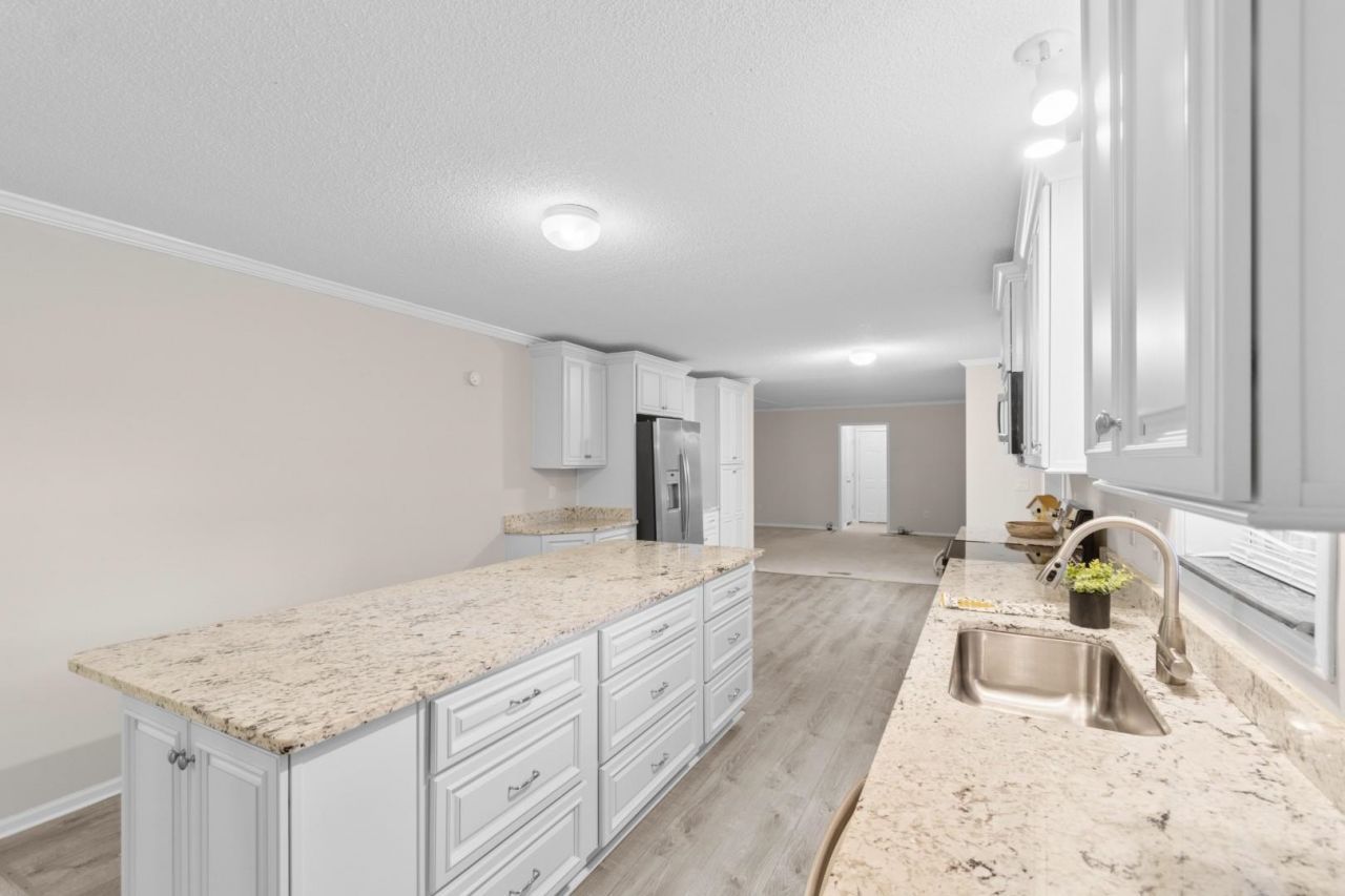 1585 Stone Ave. Photo 8