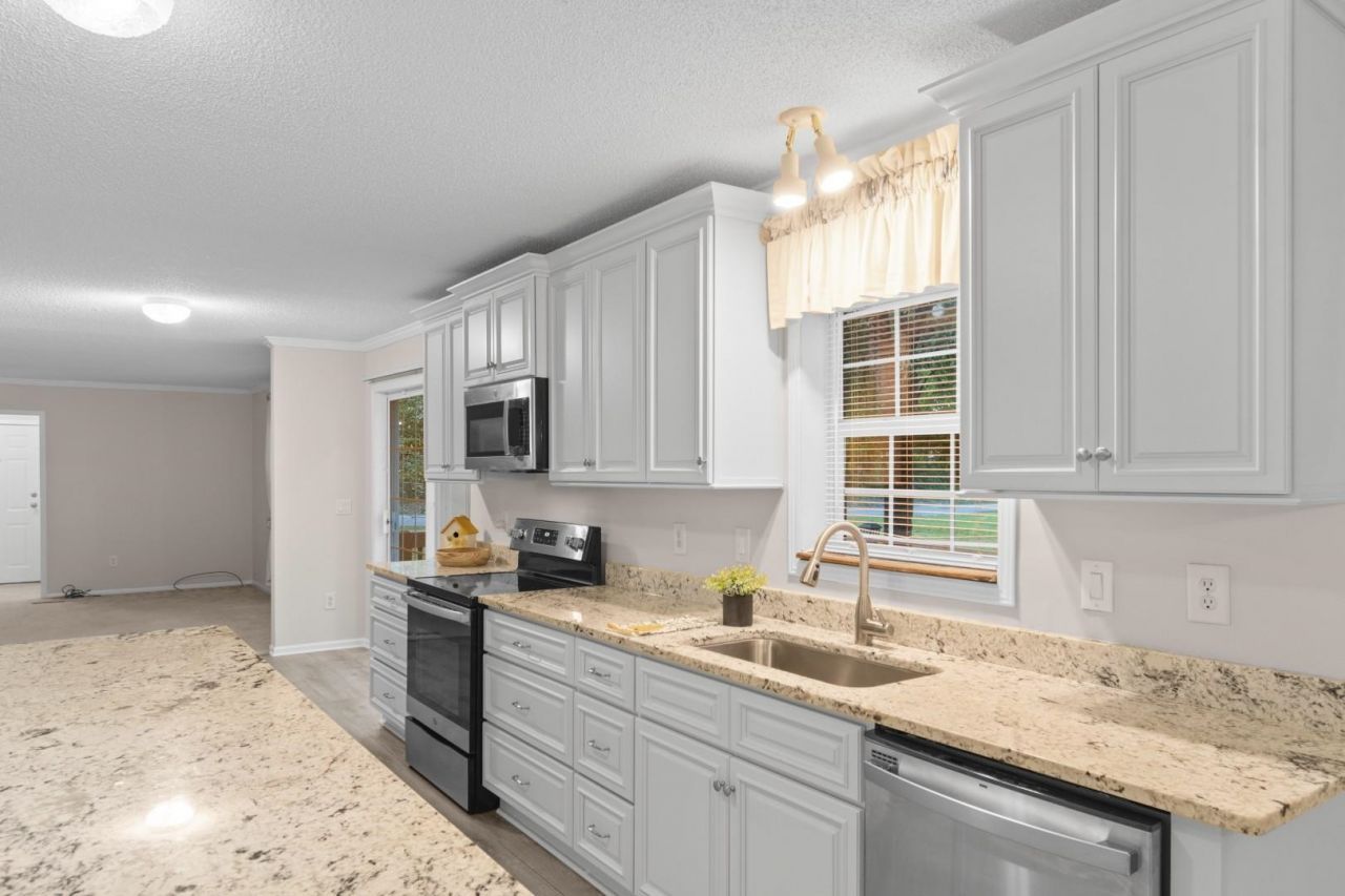 1585 Stone Ave. Photo 9