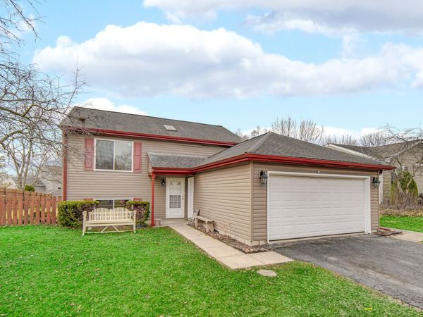 911 Wembley Drive , Island Lake, IL 60042