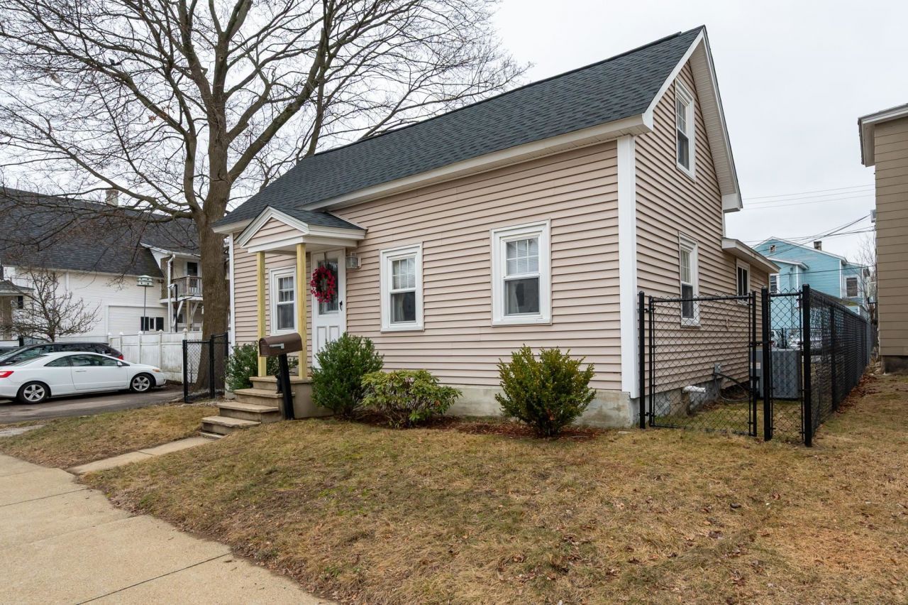 435 Central Street, Manchester, NH 03103 Main Photo