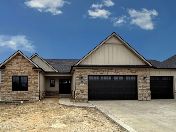 9225 Summer Song Ln, Sylvania, OH 43560