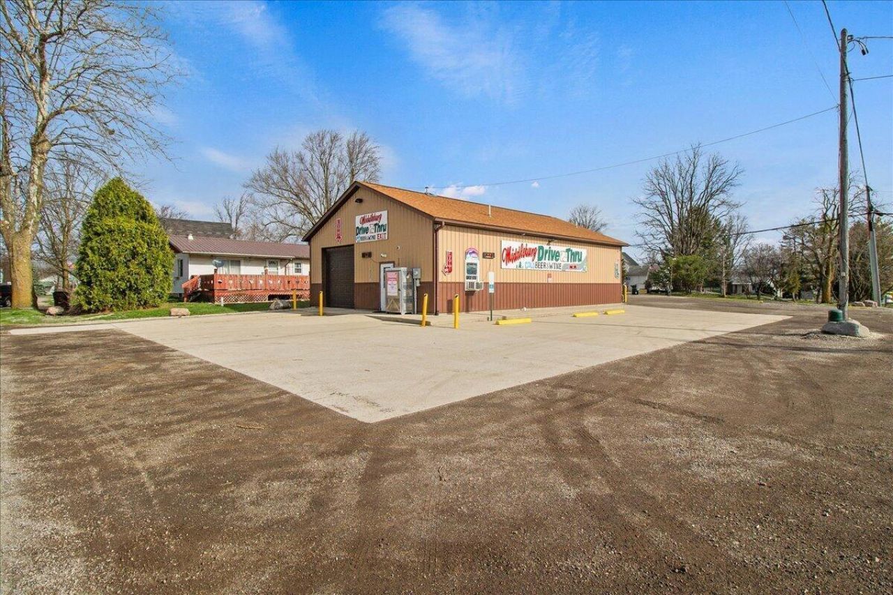 10537 Columbus Street , Middleburg, OH 43336 Main Photo