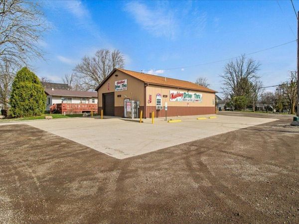 10537 Columbus Street , Middleburg, OH 43336