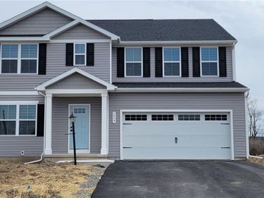 1579 Meadowbrook Lane, Farmington, NY 14425