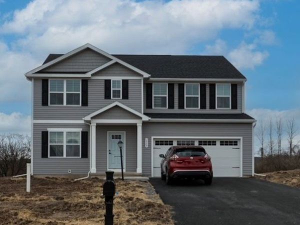 1579 Meadowbrook Lane, Farmington, NY 14425