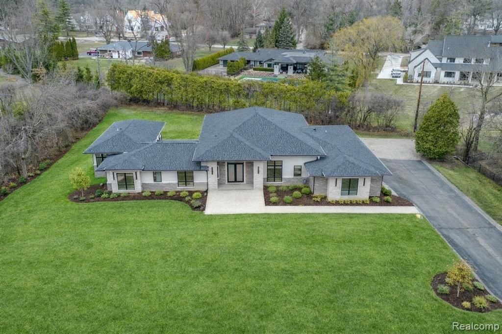 7400 Melody Lane, Bloomfield Hills, MI 48301 Main Photo