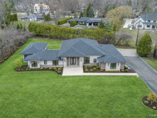 7400 Melody Lane, Bloomfield Hills, MI 48301