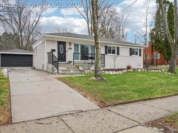 1156 Sycamore Drive, Rochester, MI 48307