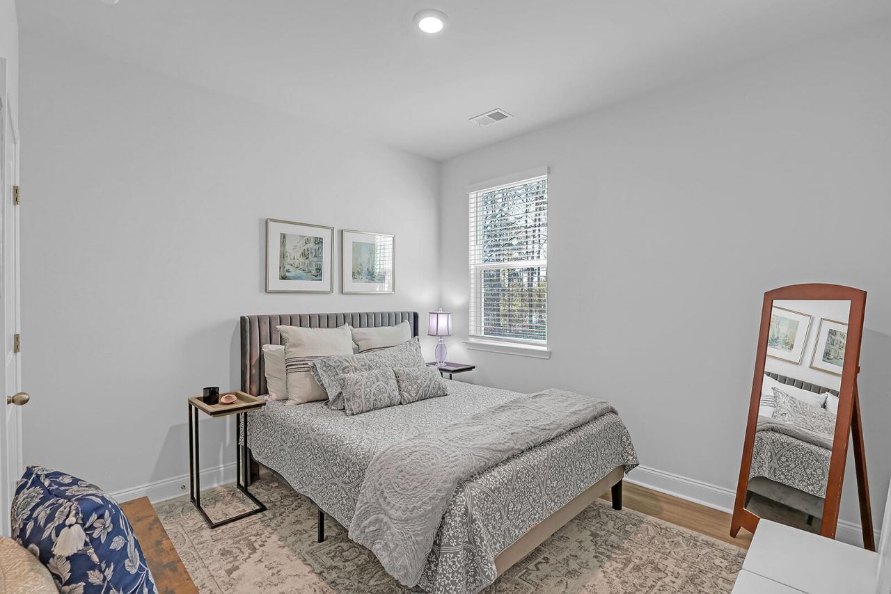 184 Twickenham Loop Photo 10