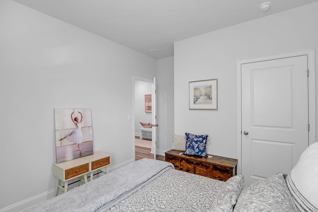 184 Twickenham Loop Photo 11