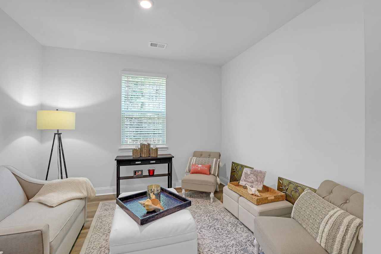 184 Twickenham Loop Photo 14