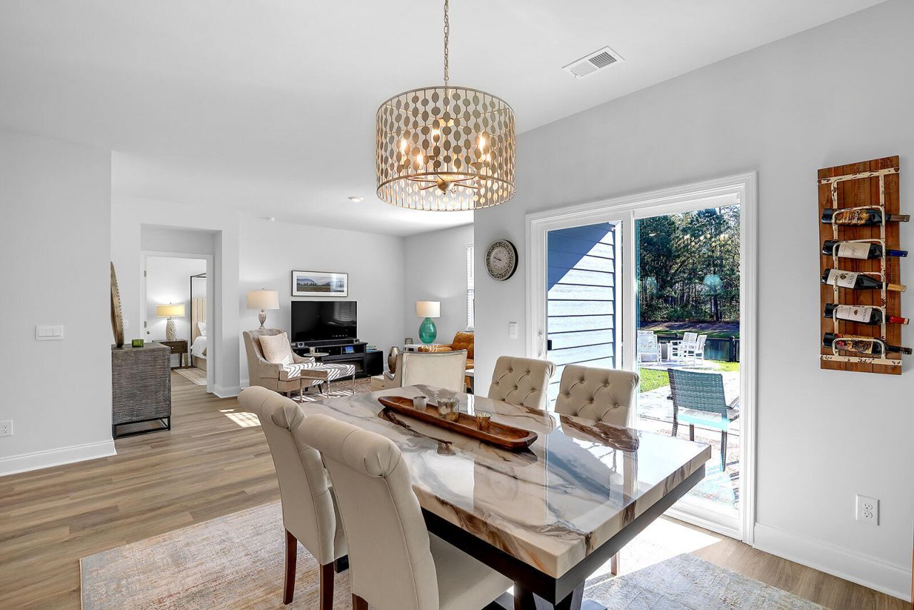 184 Twickenham Loop Photo 23