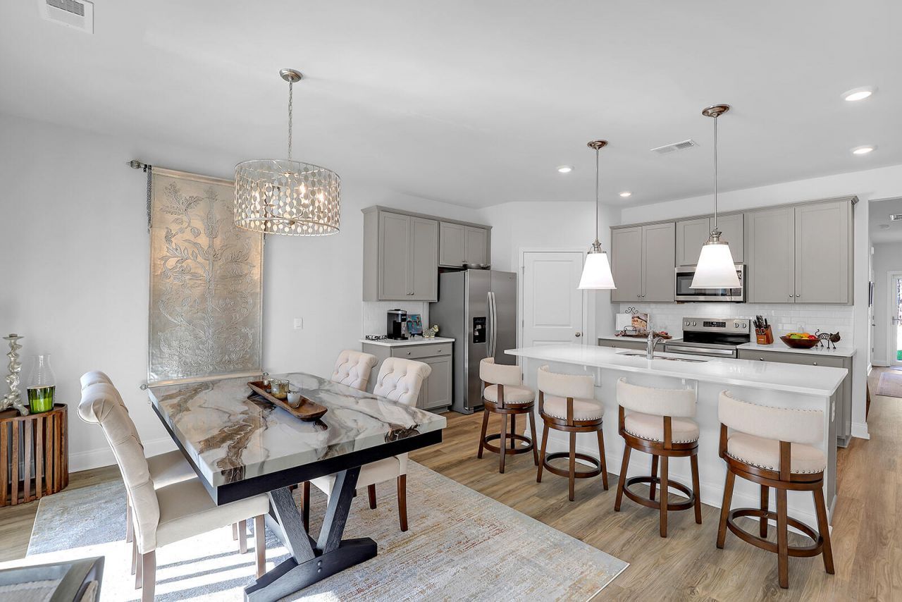 184 Twickenham Loop Photo 24