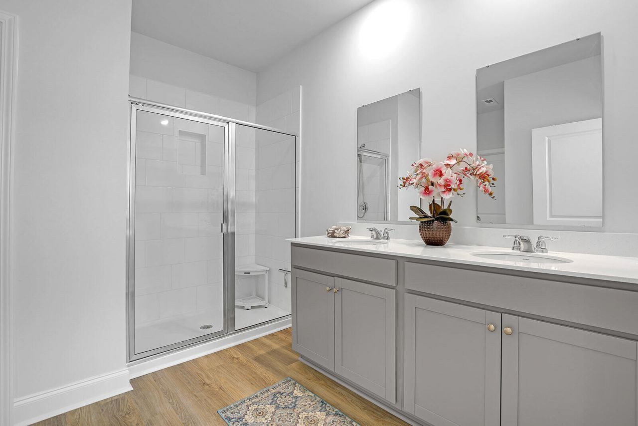 184 Twickenham Loop Photo 32