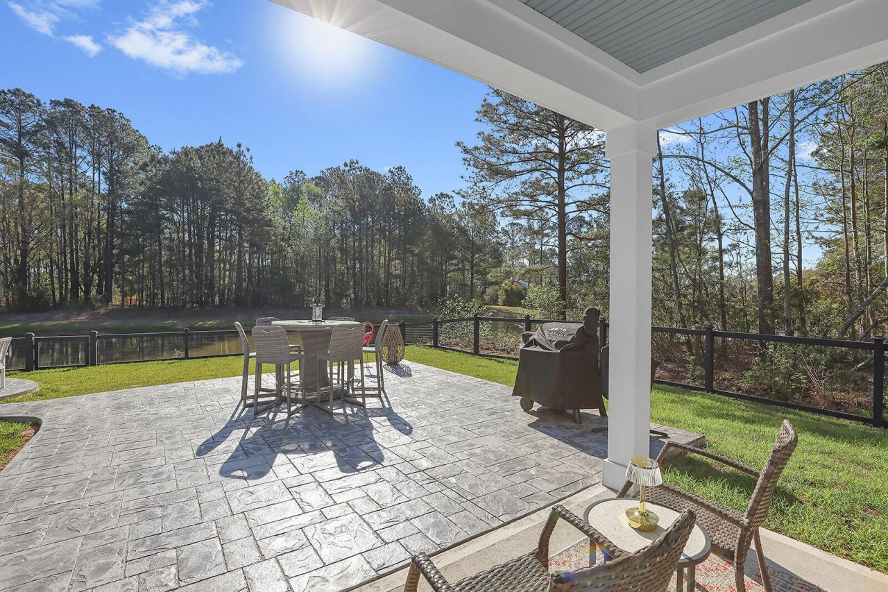 184 Twickenham Loop Photo 33