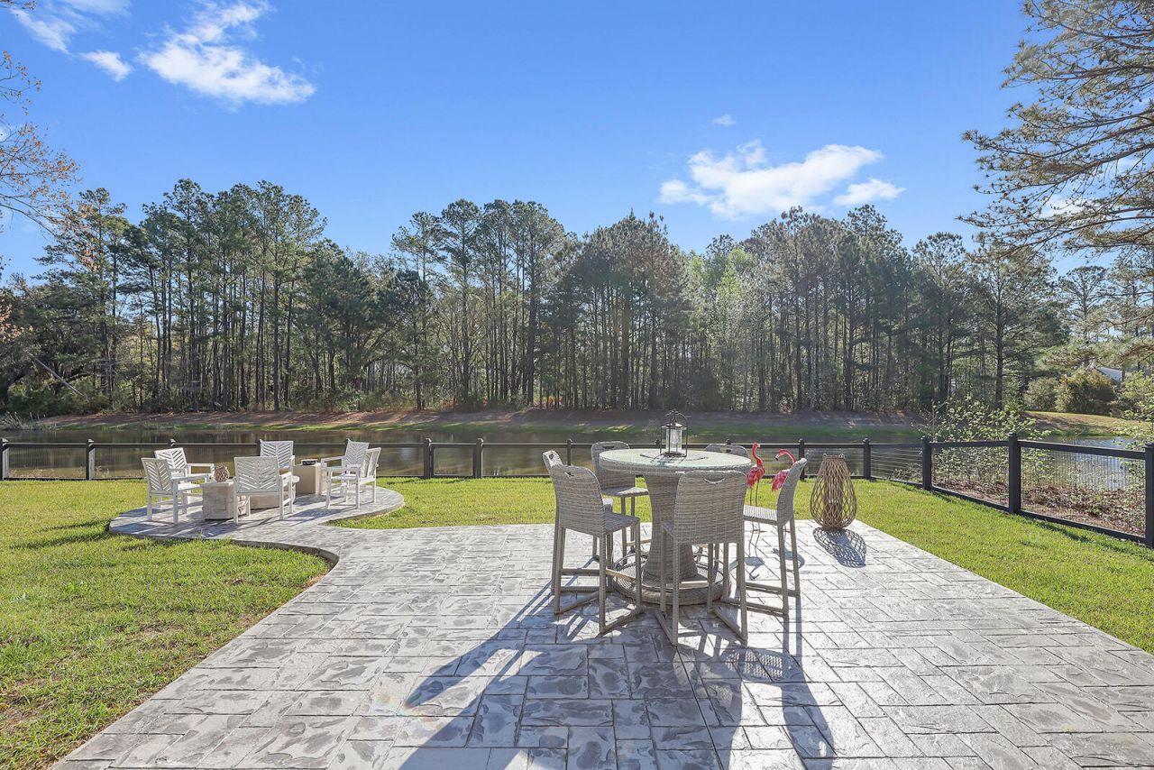 184 Twickenham Loop Photo 36