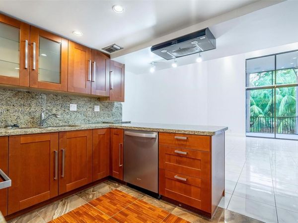 20347 W Country Club Dr , Unit TH15, Aventura, FL 33180