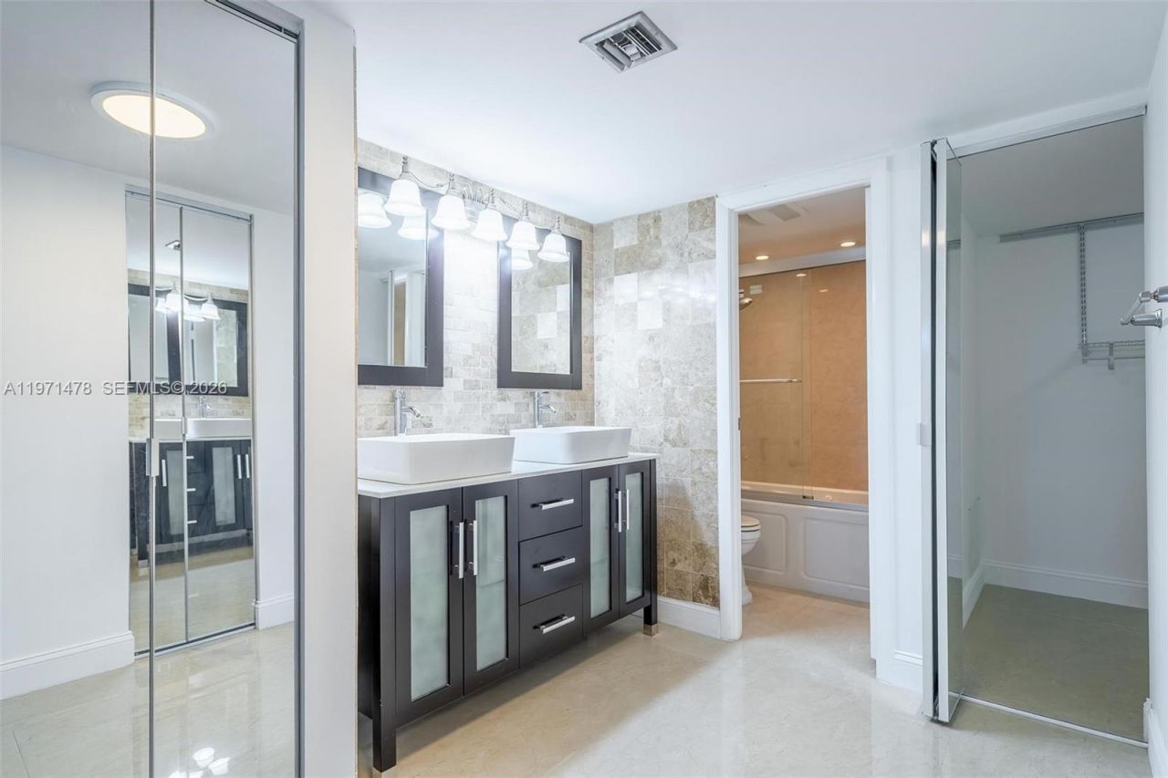 20347 W Country Club Dr, Unit TH15, Aventura, FL 33180 Photo