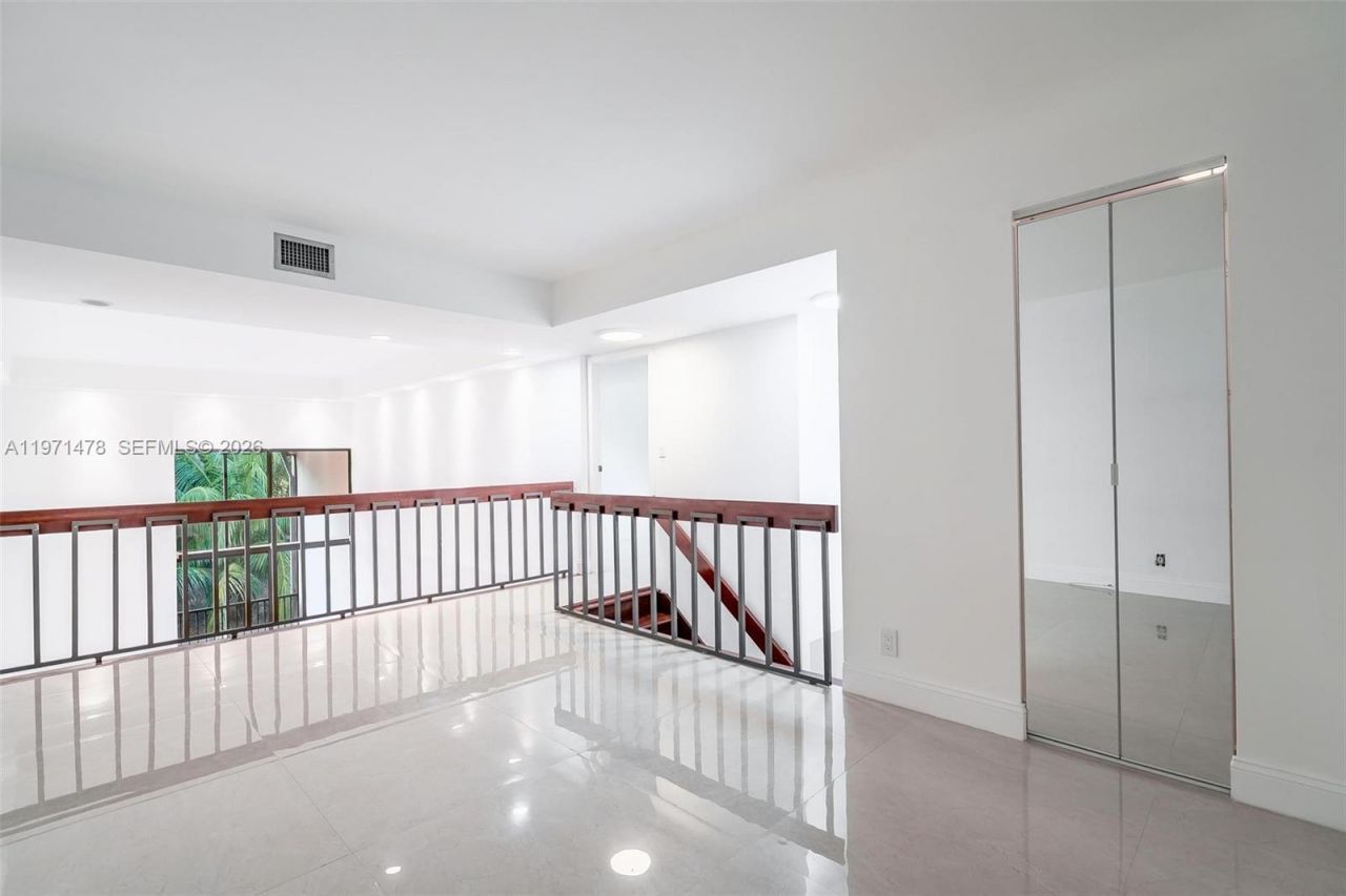 20347 W Country Club Dr , Unit TH15, Aventura, FL 33180 Photo