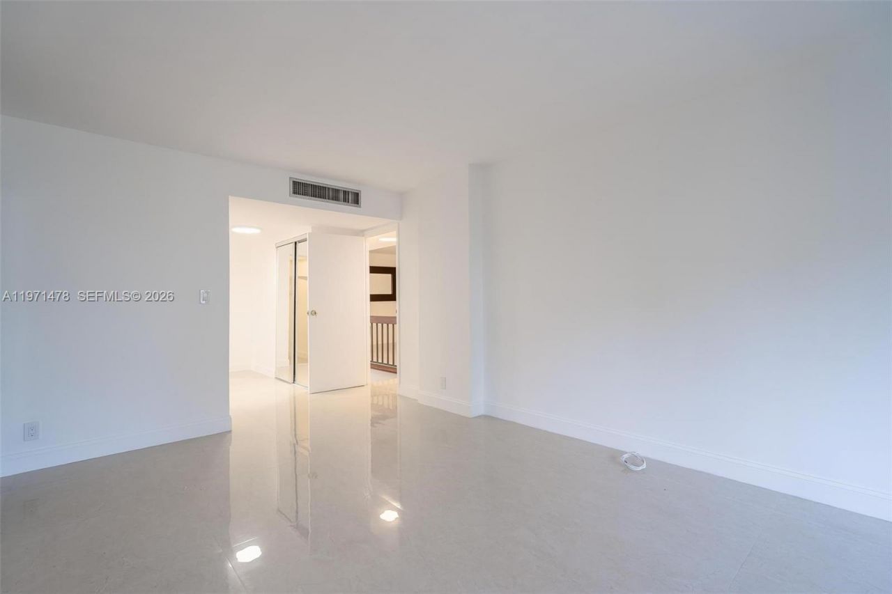 20347 W Country Club Dr, Unit TH15, Aventura, FL 33180 Photo
