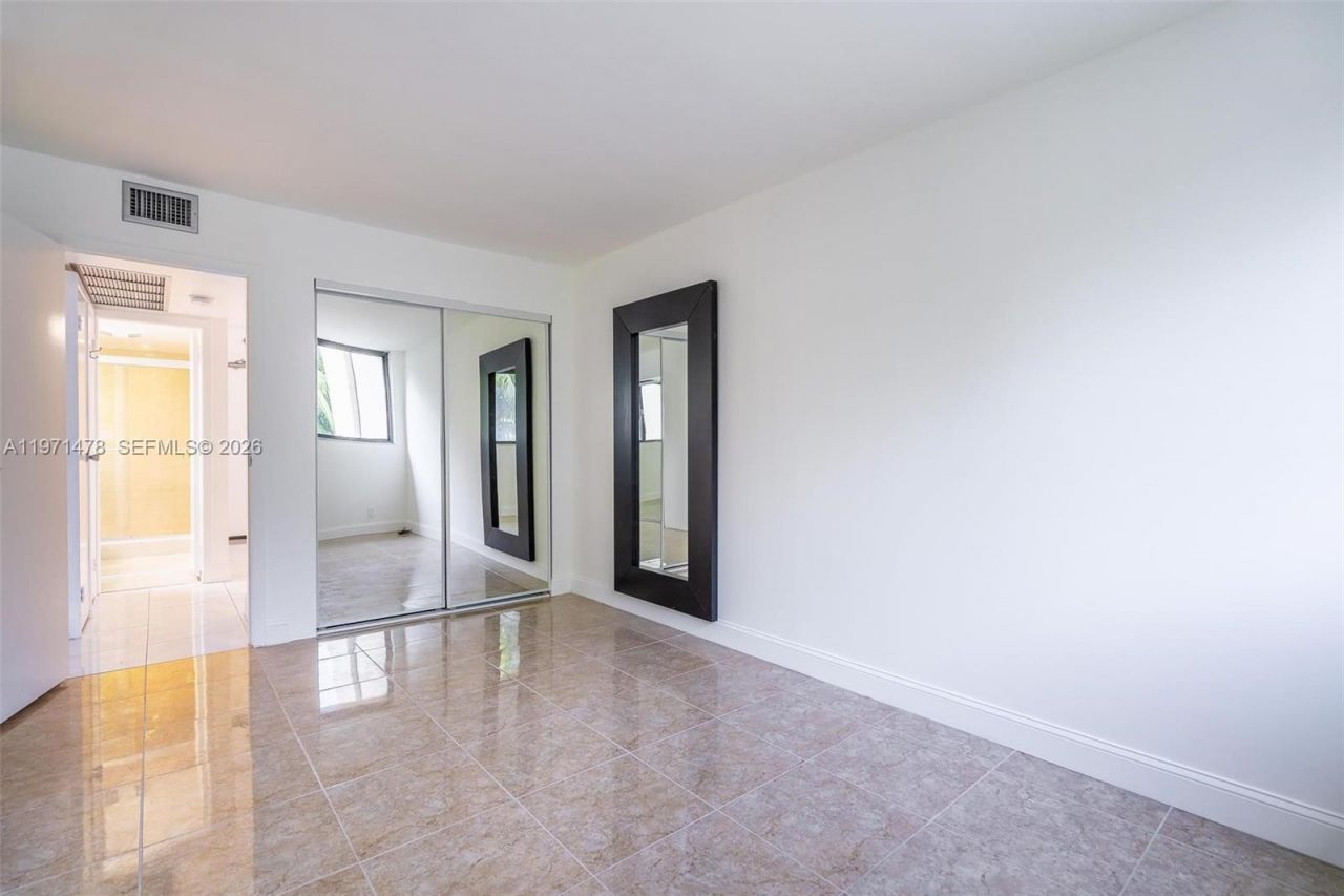 20347 W Country Club Dr , Unit TH15, Aventura, FL 33180 Photo